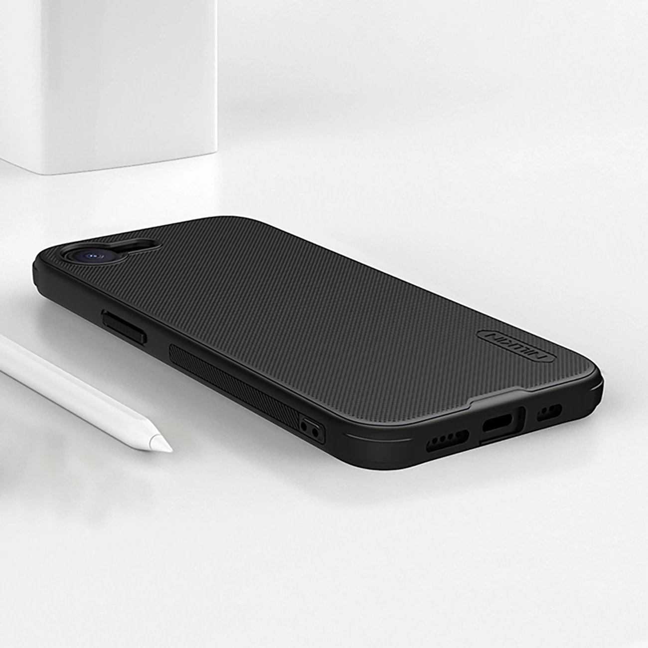 Mbështjellës Nillkin Super Frosted Shield Pro Magnetic për iPhone 16e, i zi