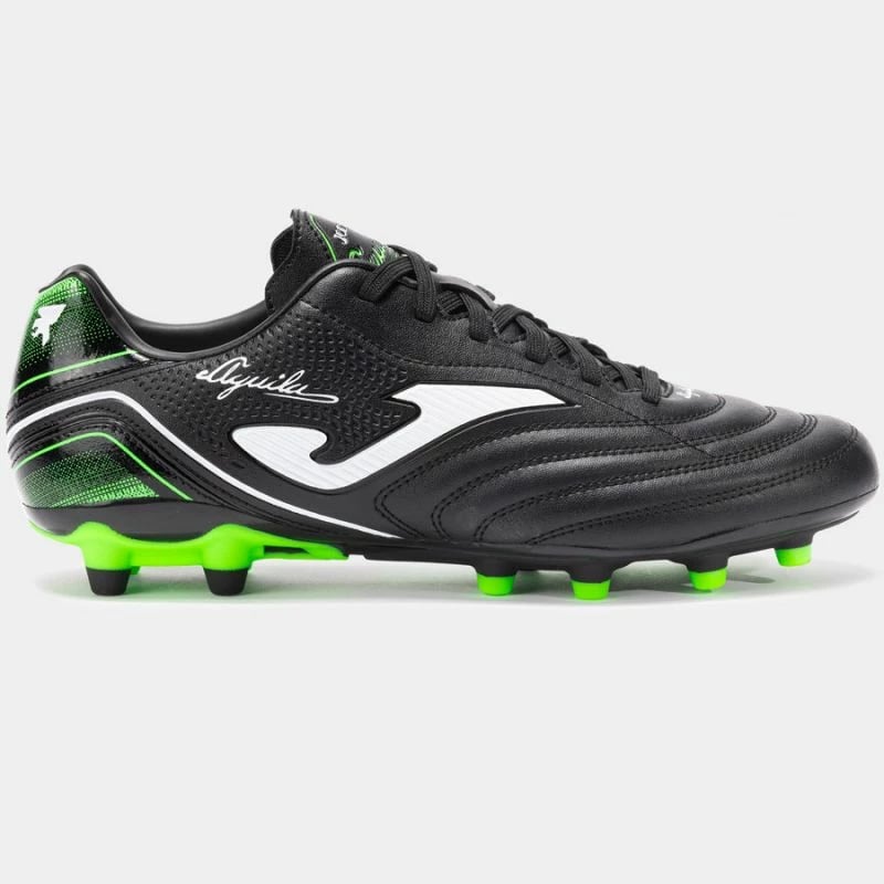 Atlete futbolli Joma, të zeza