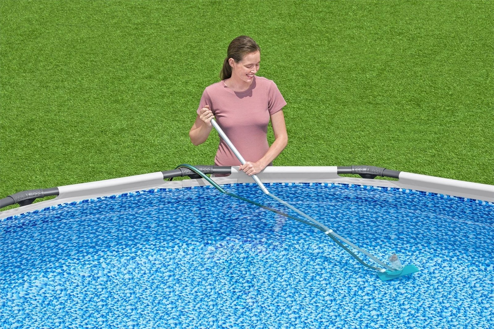 Set mirëmbajtje pishine Bestway AquaClear me fshesë vakumi dhe rrjetë, kaltër Set mirëmbajtje pishine Bestway AquaClear me fshesë vakumi dhe rrjetë, kaltër