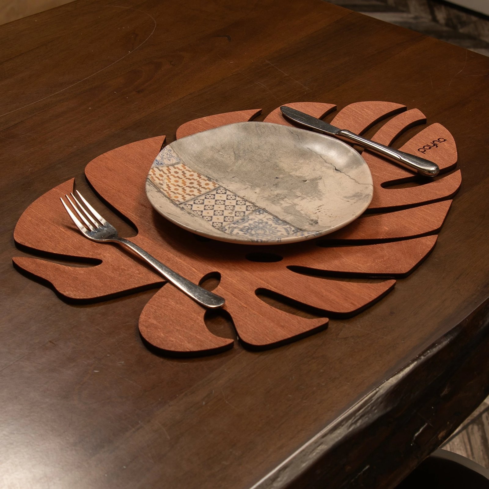 Set nënshtruesish tavoline prej druri, Hermia, Monstera, ngjyrë rozë (4 copë)