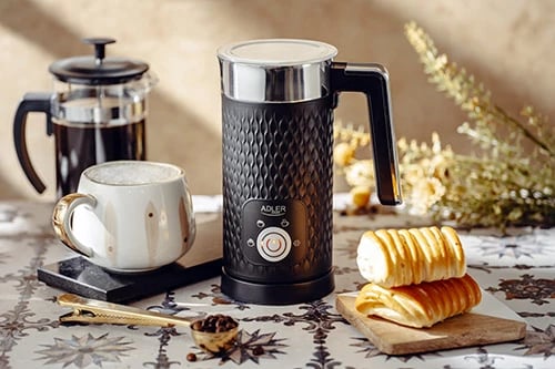 Shkumues qumështi Adler AD 4494, 300 ml ngrohje, 130 ml shkumë, 500W, 4 funksione, i zi