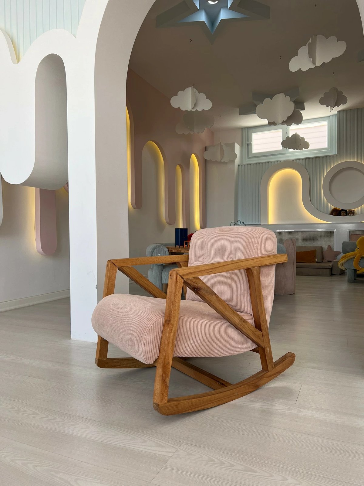 Karrige lëkundëse Wing, Atelier del Sofa, NiniMini, rozë Karrige lëkundëse Wing, Atelier del Sofa, NiniMini, rozë