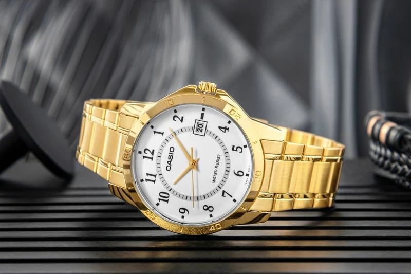 Orë dore për meshkuj CASIO, të arta