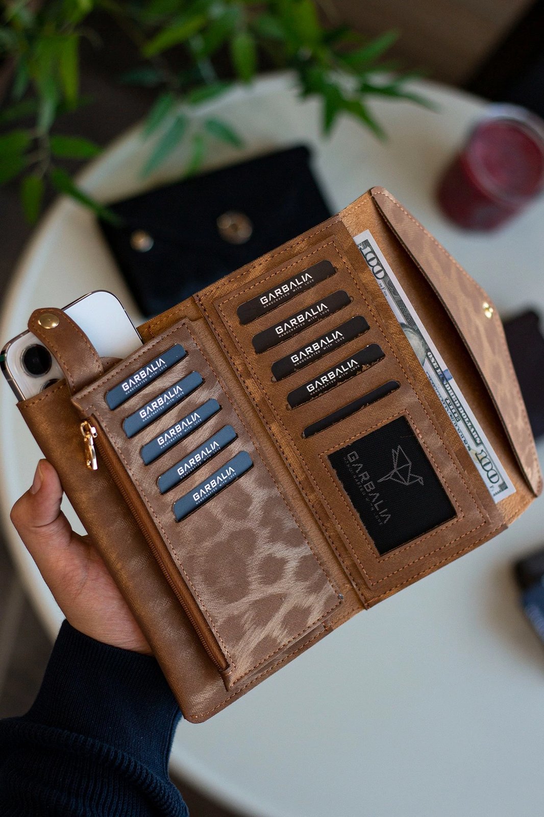 Portofol për gra, stil zarf, ngjyrë ari dhe leopard, Zoozie Bags