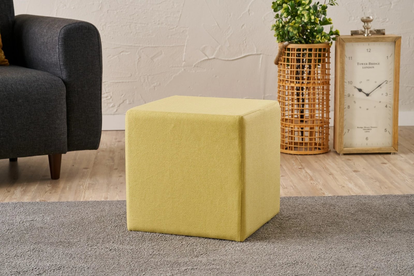 Puf i verdhë, Atelier del Sofa, Asos