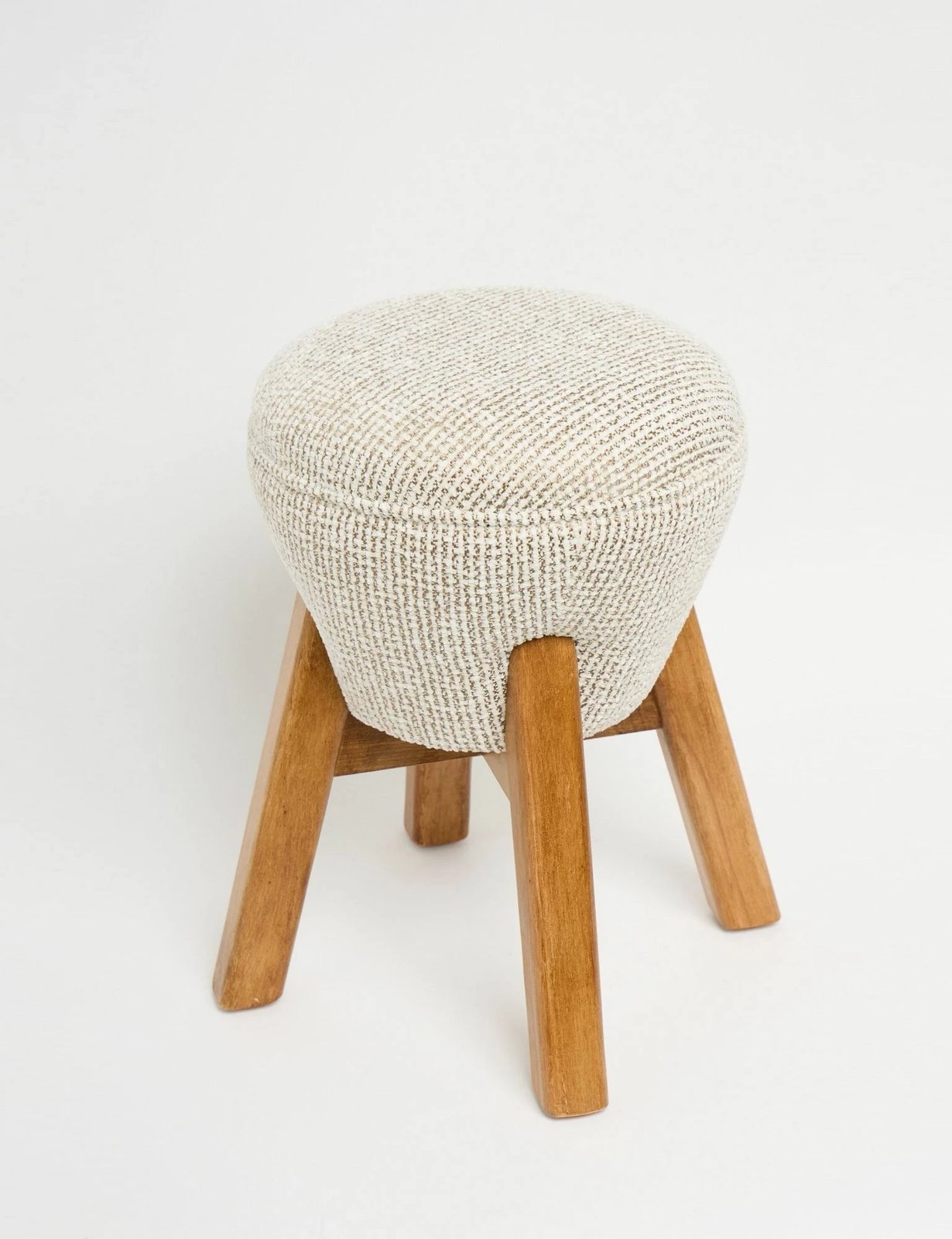 Tufet Hermod, krem dhe arre, Atelier del Sofa