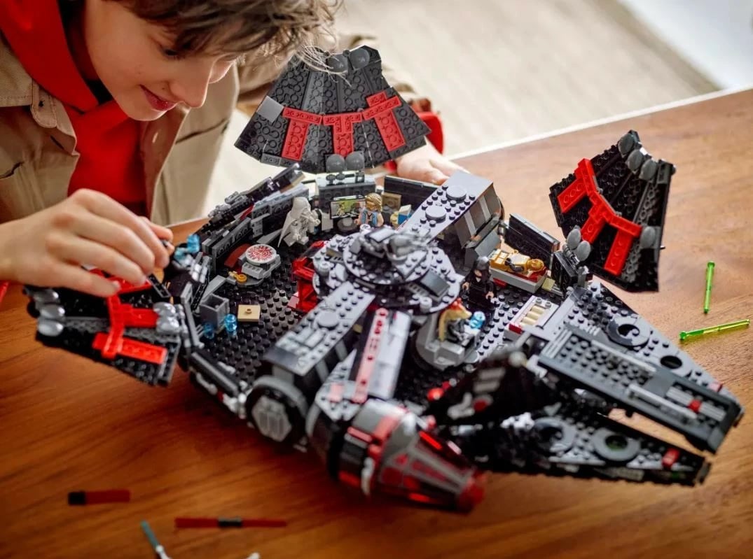 Set ndërtimi LEGO Star Wars Dark Millennium Falcon 75389, 1579 pjesë, për fëmijë 10+ Set ndërtimi LEGO Star Wars Dark Millennium Falcon 75389, 1579 pjesë, për fëmijë 10+