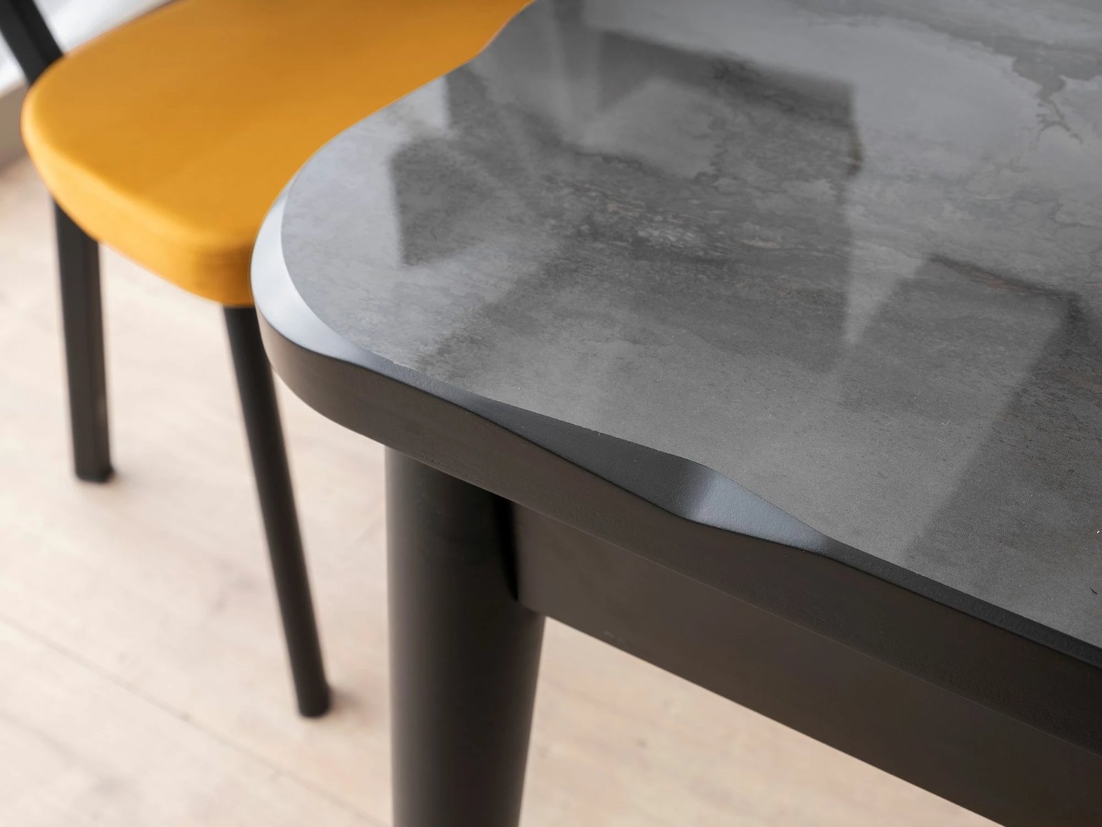 Tavolinë ngrënie me zgjatje, ngjyrë e zezë, Skye Decor, Crea - 2941