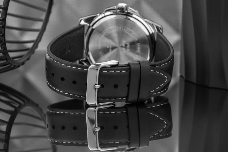 Orë dore për meshkuj CASIO, e zezë