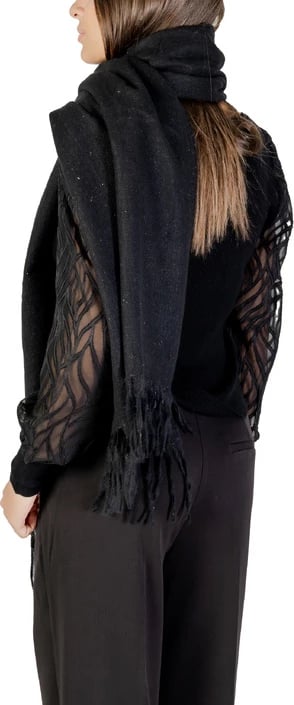 Shall femra Only, e zezë