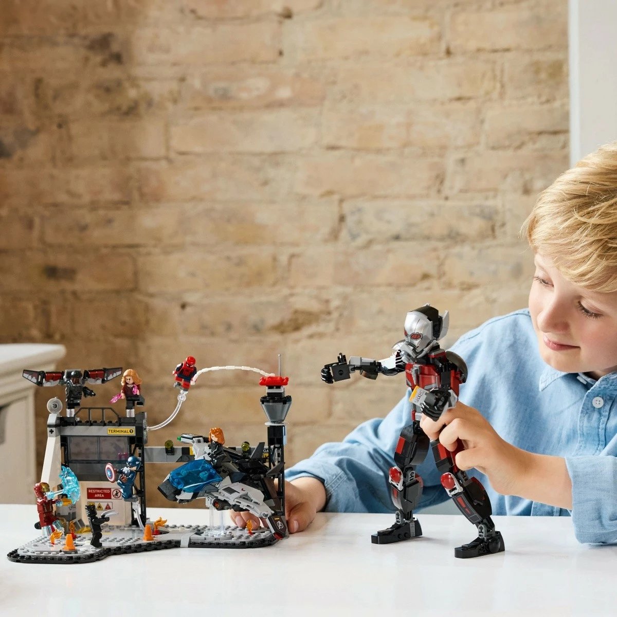 Set LEGO Marvel Captain America: Civil War - Battle 76314, 736 pjesë, për fëmijë 10+, plastikë