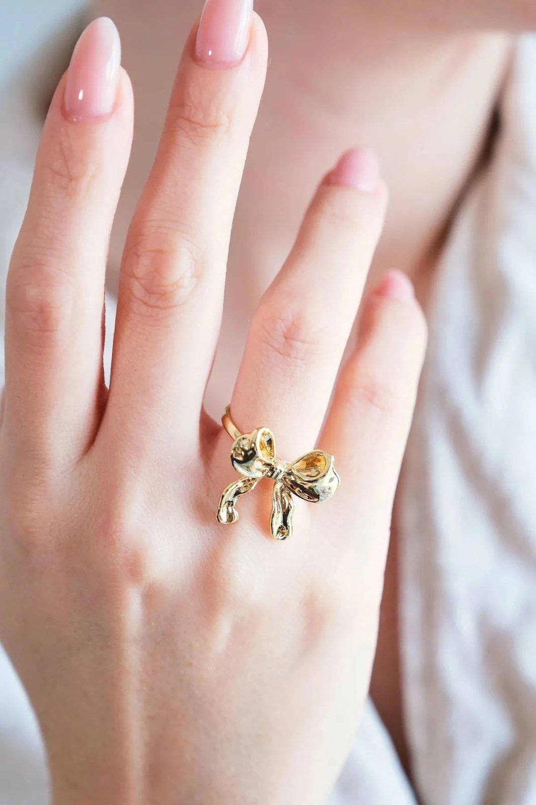 Unazë prej bronzi, ngjyrë ari, me gur zirkoni, Jumeon, një madhësi