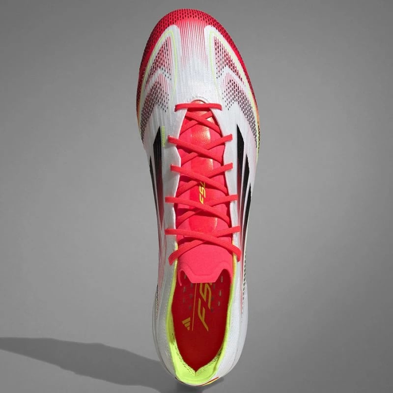 Atlete futbolli adidas për meshkuj, të bardha e të kuqe