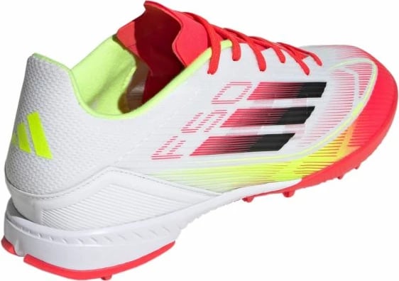 Atlete futbolli adidas për meshkuj, femra dhe fëmijë, të bardha dhe të kuqe