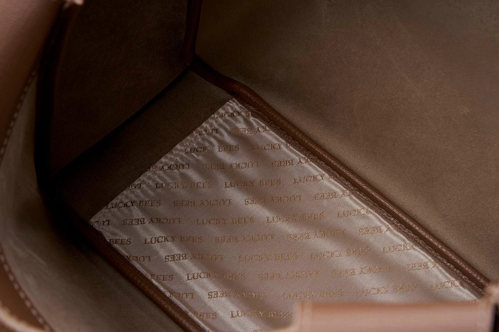 Çantë krahu Lucky Bees, Margot, ngjyrë mink