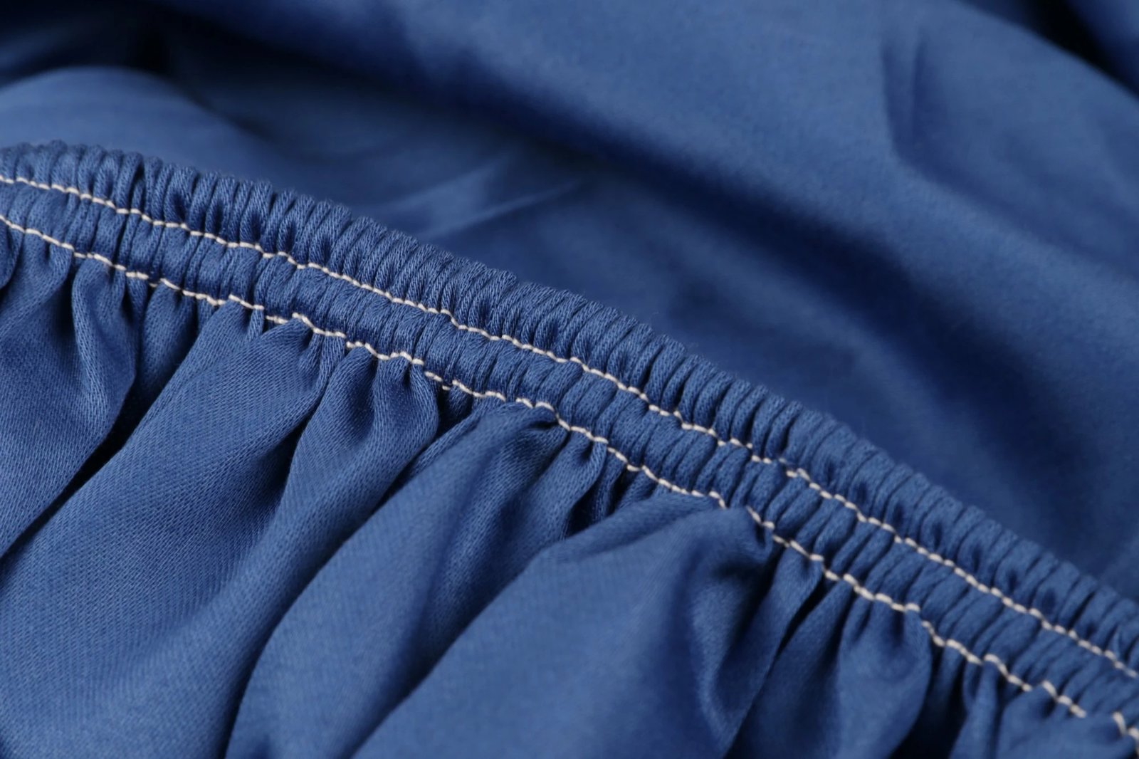 Çarçaf i shtrirë king, saten, ngjyrë e kaltër e errët, L'essentiel