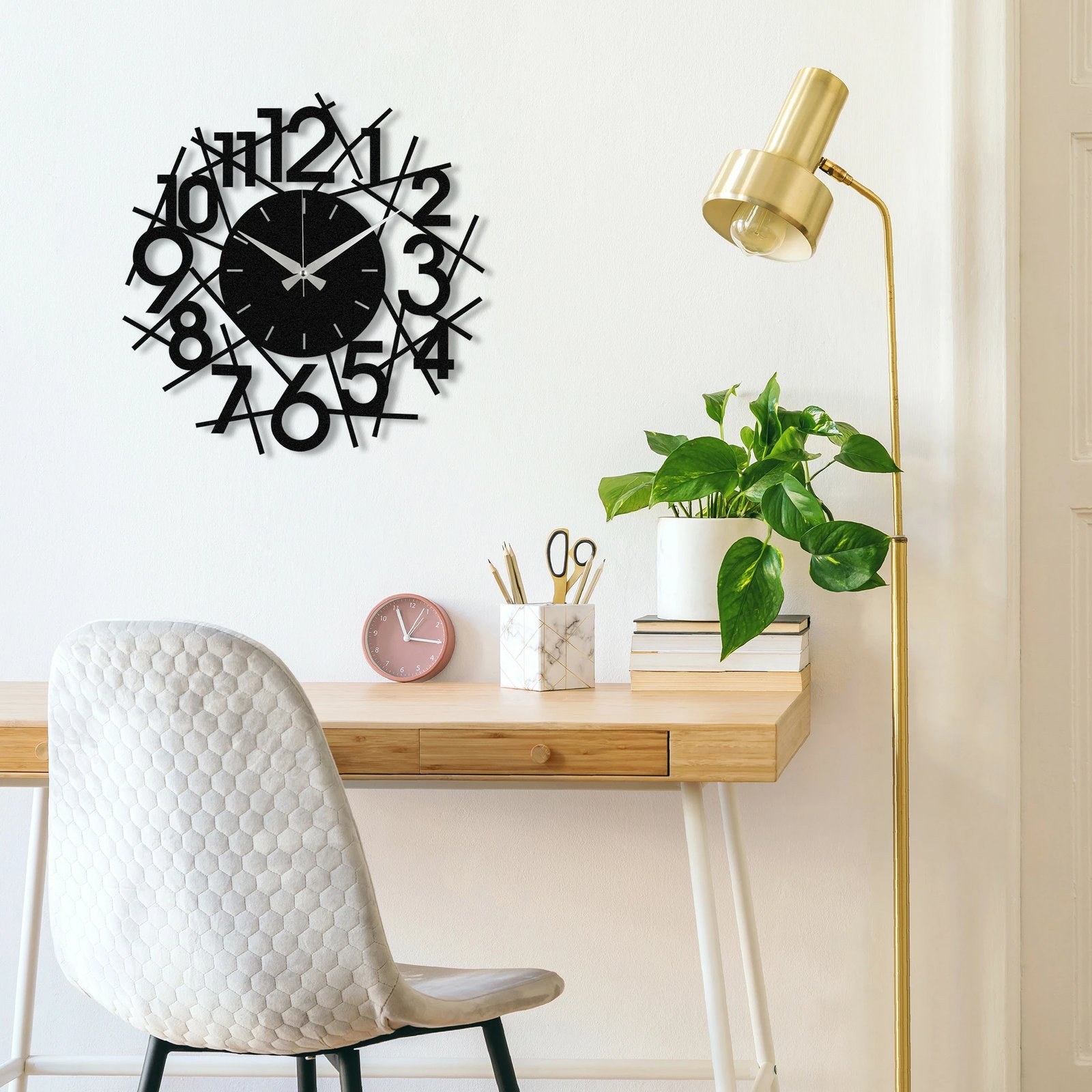 Orë muri dekorative prej metali, Wallity Rasputin, e zezë, 48x48cm