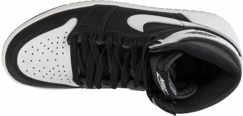 Atlete për meshkuj Nike Jordan, të bardha e të zeza