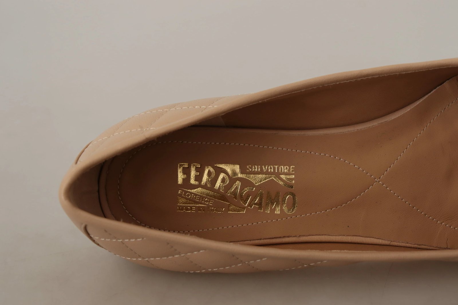 Këpucë për femra Salvatore Ferragamo, bezhë / të zeza 