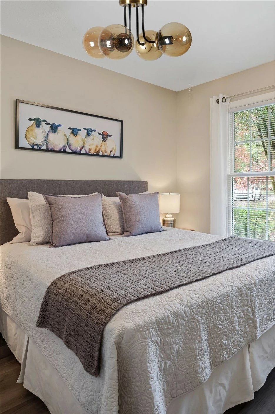 Llambë tavani Opviq Pablo 4 llampa, ngjyrë amber, eskitme, kapak qelqi