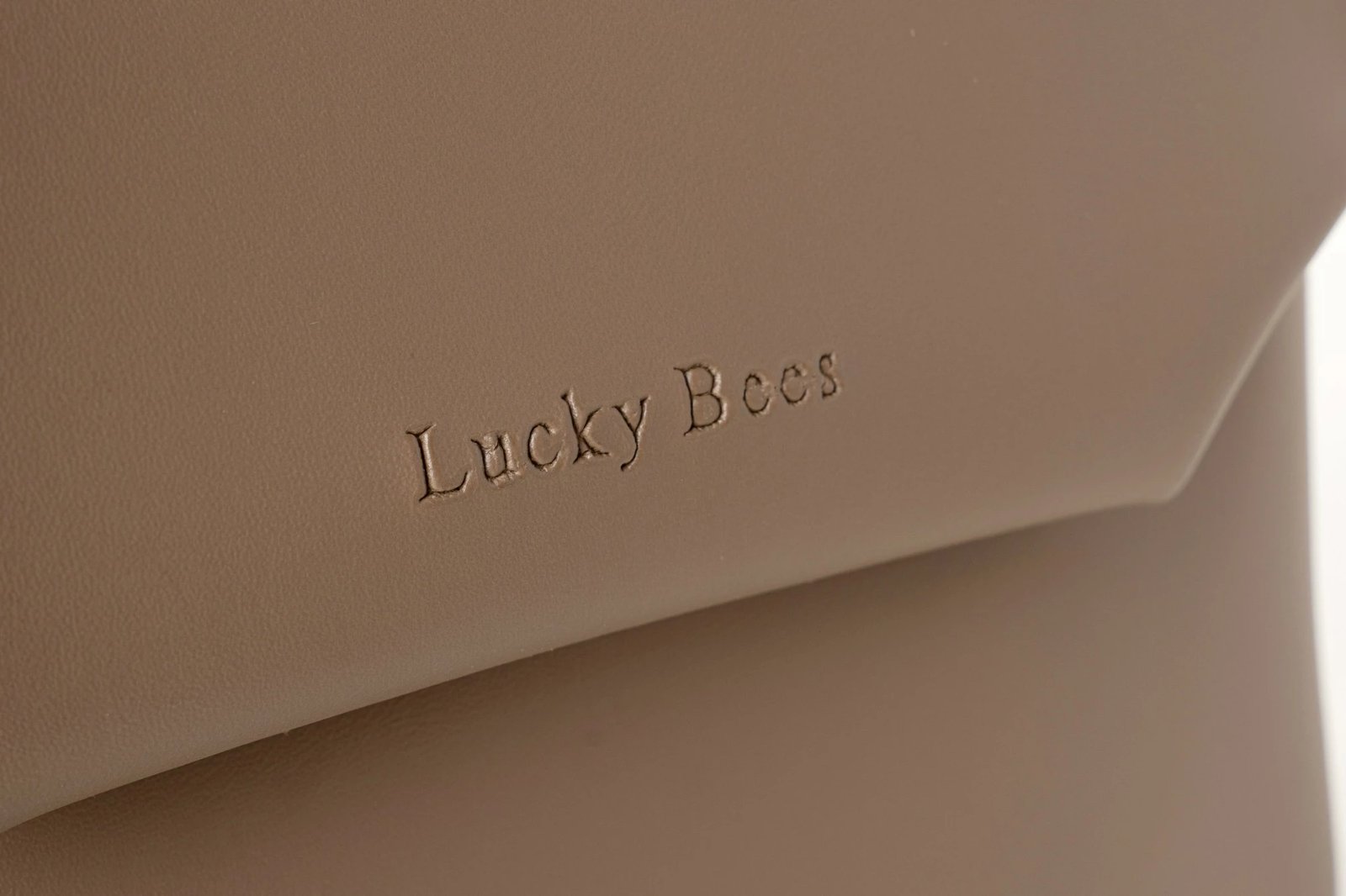 Çantë supi Lucky Bees, ngjyrë mink, 1242