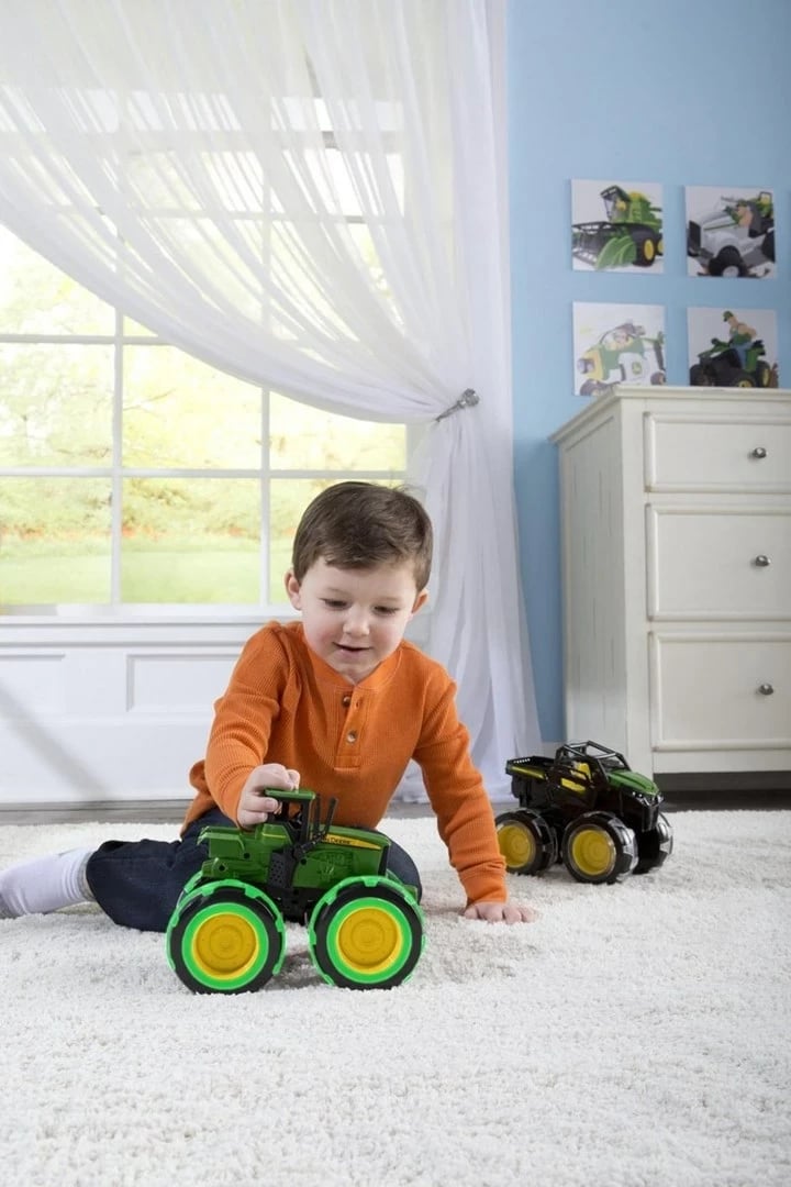 Traktor lodër TOMY John Deere Monster Lightning Wheels, me rrota ndriçuese, Jeshile