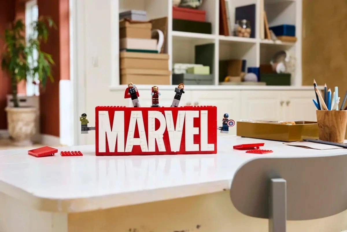 Set LEGO Marvel 76313, 931 pjesë, me 5 minifigura, Kuq