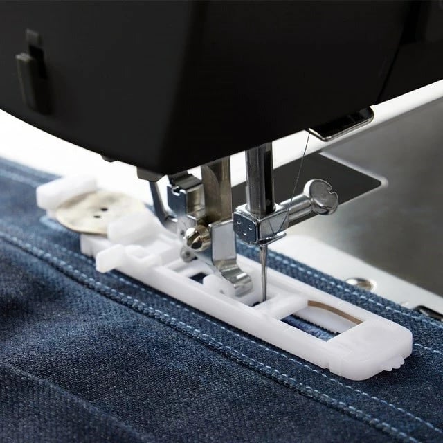 Makine qepëse Singer 4432B automatike, elektromechanike, e zezë