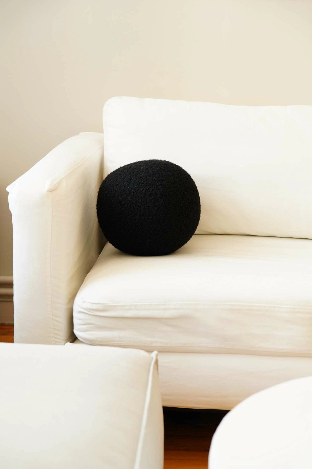 Jastëk dekorativ Teddy Top 25, i zi, Evila Originals