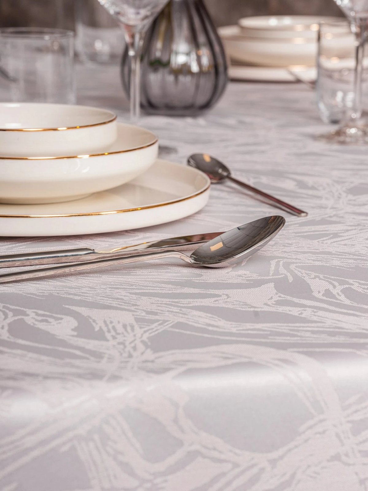 Mbulesë tavoline L'essentiel, Lavinia 220, ngjyrë livando Mbulesë tavoline L'essentiel, Lavinia 220, ngjyrë livando