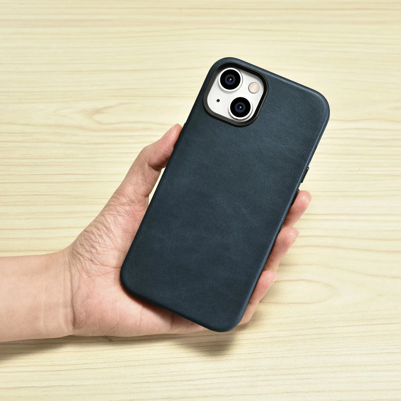 Mbështjellës iCarer Oil Wax Premium Leather për iPhone 14 me MagSafe, Kaltër e errët