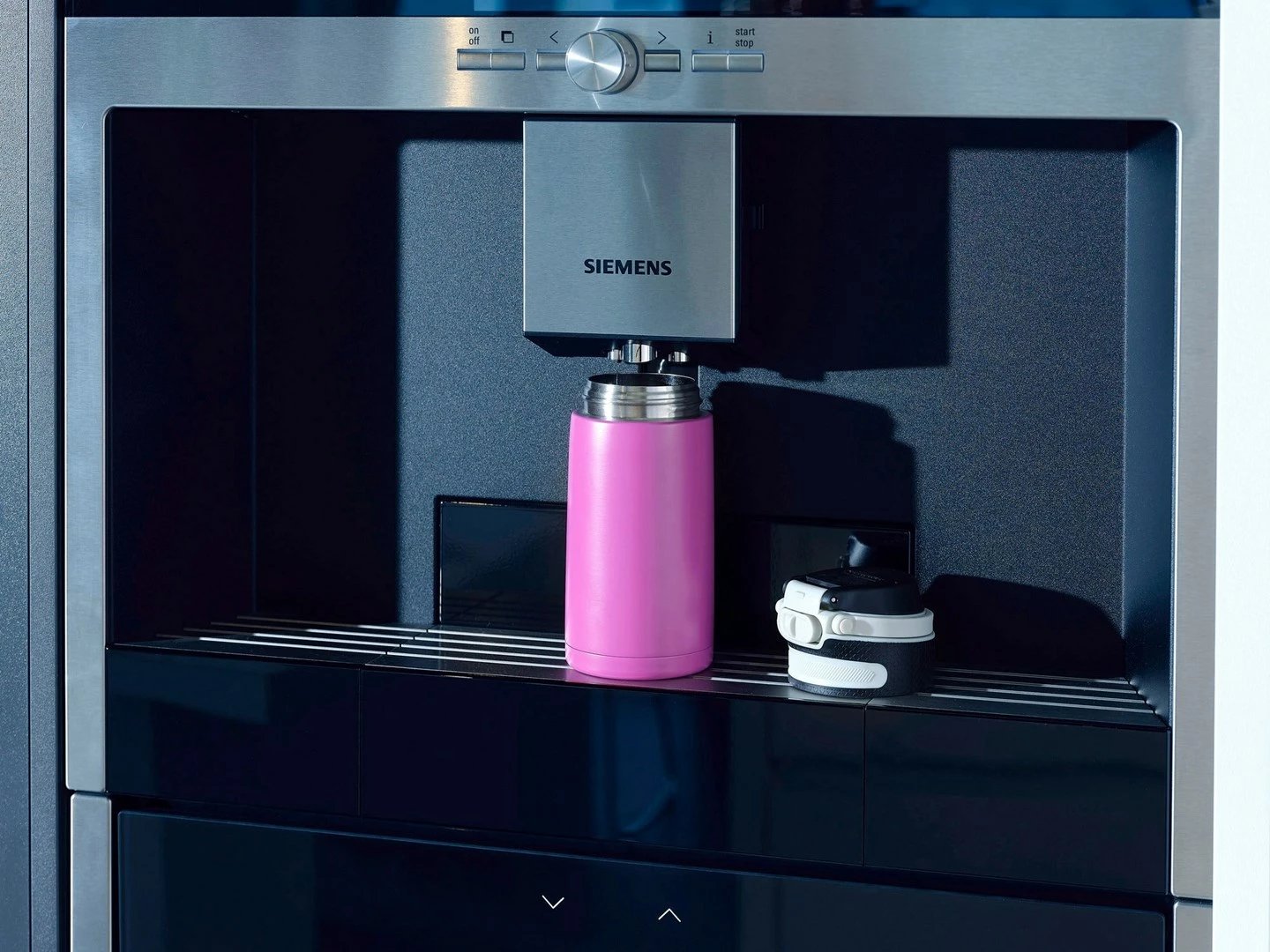 Termos LEIFHEIT Flip 350 ml, magenta Termos LEIFHEIT Flip 350 ml, magenta