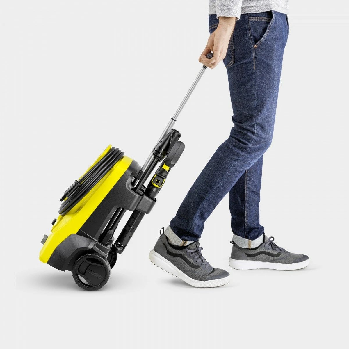 Aparat larës me presion Karcher K4 Classic Home, 1800W, 130 bar, i zi, set aksesorësh