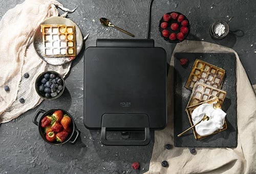 Aparat për vafle, Adler AD 3049, 4x10x10 cm, termostat i rregullueshëm, pllaka jo-ngjitëse, 1200-1800W, e zezë