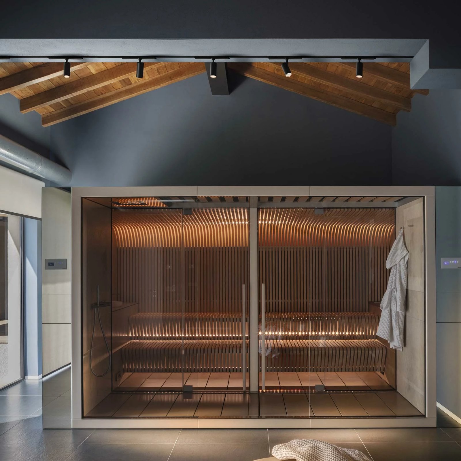 Spote dhe shina ndriçimi Fox tr 3-phase 15w cri80 3000k on-off