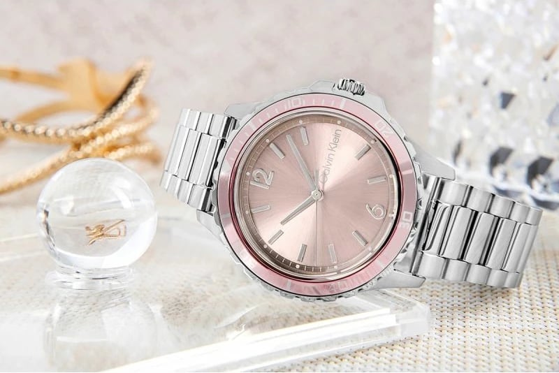 Orë dore për femra Calvin Klein, rozë