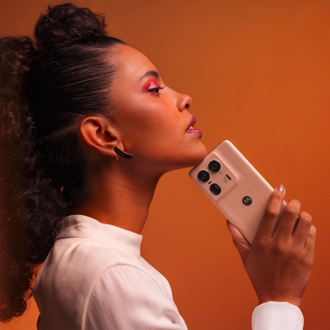 Celular Motorola Edge 50 Ultra, 6.7", 16 GB RAM, 1 TB, 5G, Ngjyrë druri