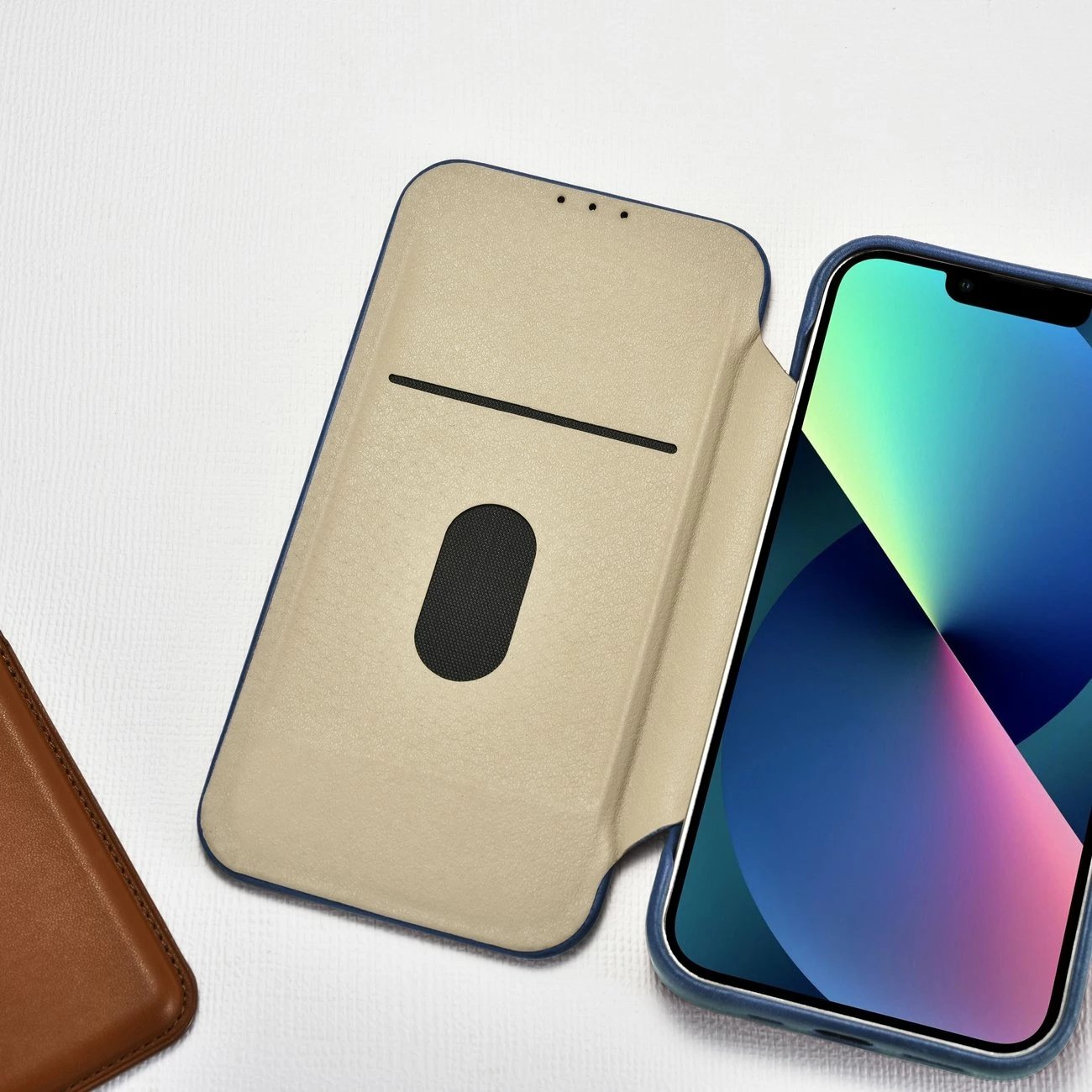 Mbështjellës iCarer Oil Wax Premium Leather Folio për iPhone 14 Plus, MagSafe, kaltër