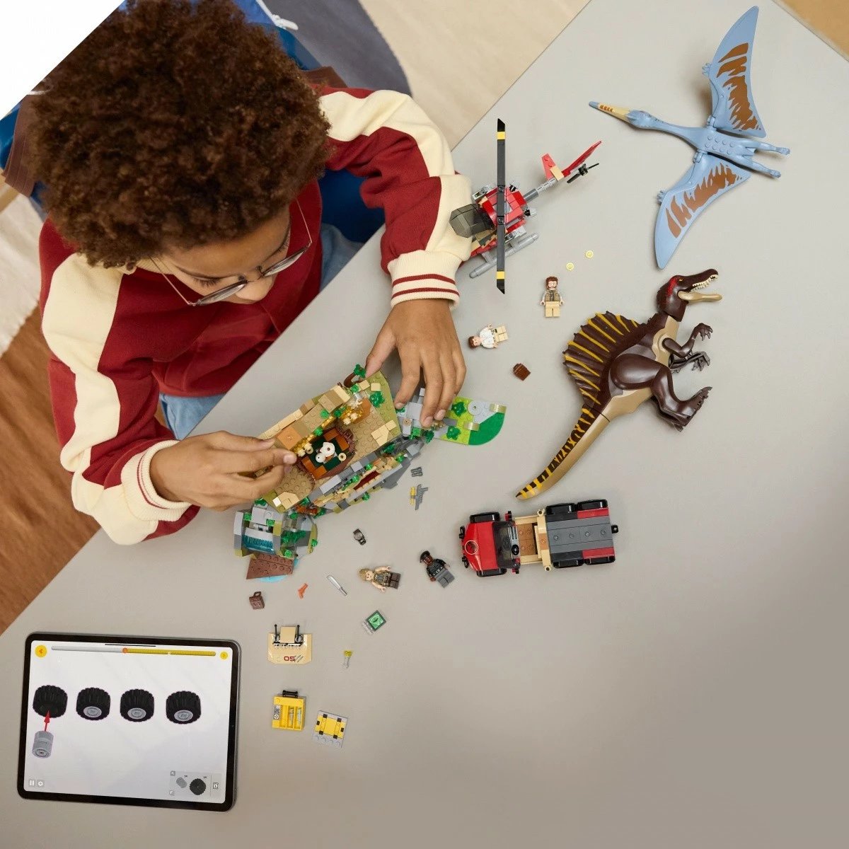 Set LEGO Jurassic World 76976 Air Mission me Spinosaurus dhe Quetzalcoatlus, 984 pjesë