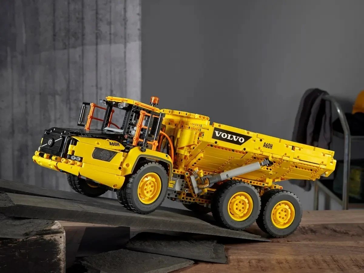 Set LEGO Technic Volvo 6x6 Articulated Hauler 42114, Verdhë Set LEGO Technic Volvo 6x6 Articulated Hauler 42114, Verdhë