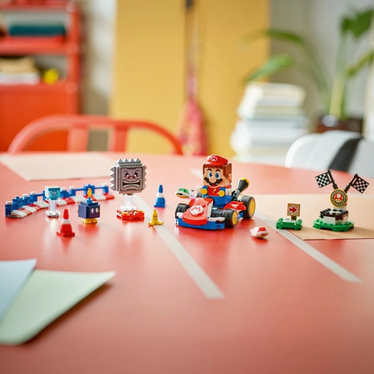 Set LEGO Super Mario Mario Kart 72043 me figurë interaktive Mario dhe kart standard, 278 pjesë