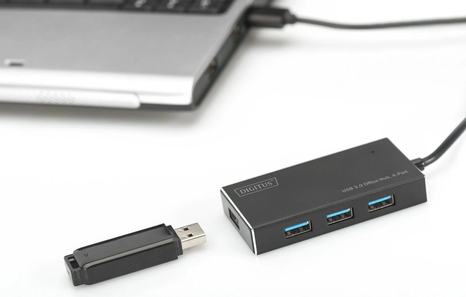 Hub USB Digitus 3.0, 4-Port, 5000 Mbit/s, Alumini, 1.2 m, Zi