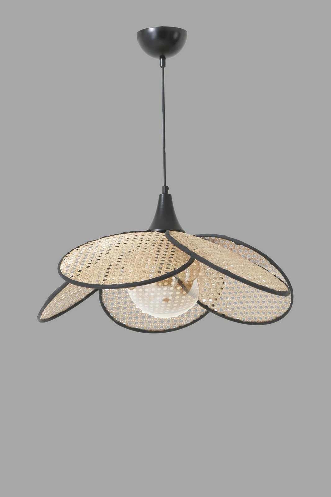 Llambë tavani Opviq, ratan, xham, ngjyrë fume dhe bezhë