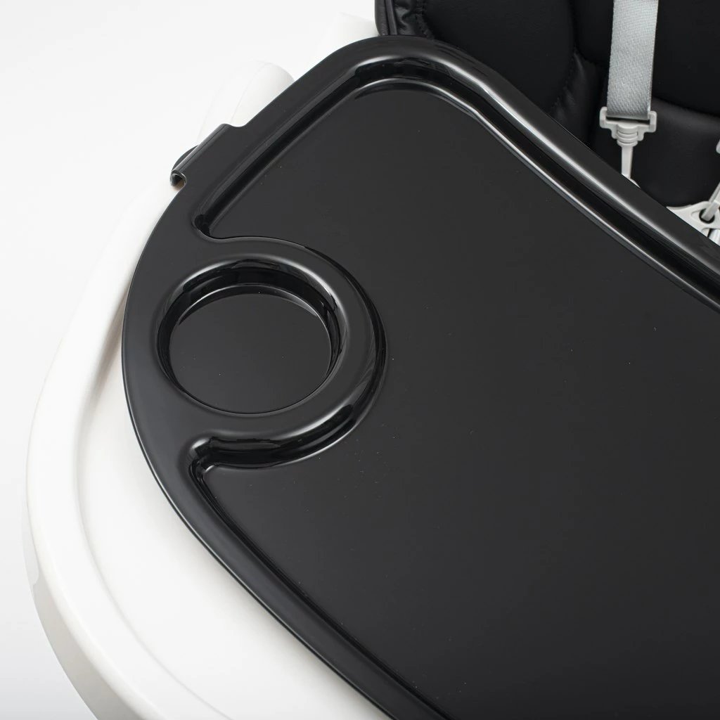 Karrige e lartë për bebe, NEW BABY Iris, shpinore 6 pozicione, lartësi 5 nivele, rripa sigurie 5-pikësh, tabaka dyshe, mbulesë eko-lëkurë, e zezë