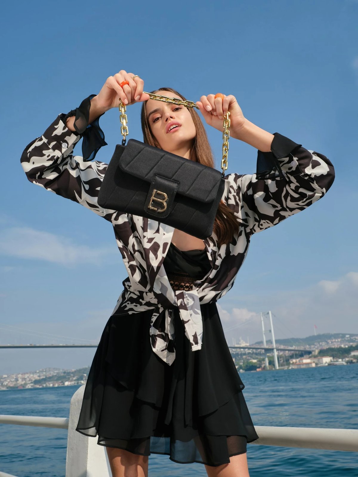Çantë krahu Lucky Bees, e zezë, 314