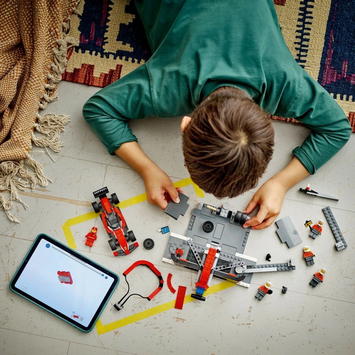 Set LEGO City F1 Pit Stop & Ferrari Race Team 60443, 322 pjesë