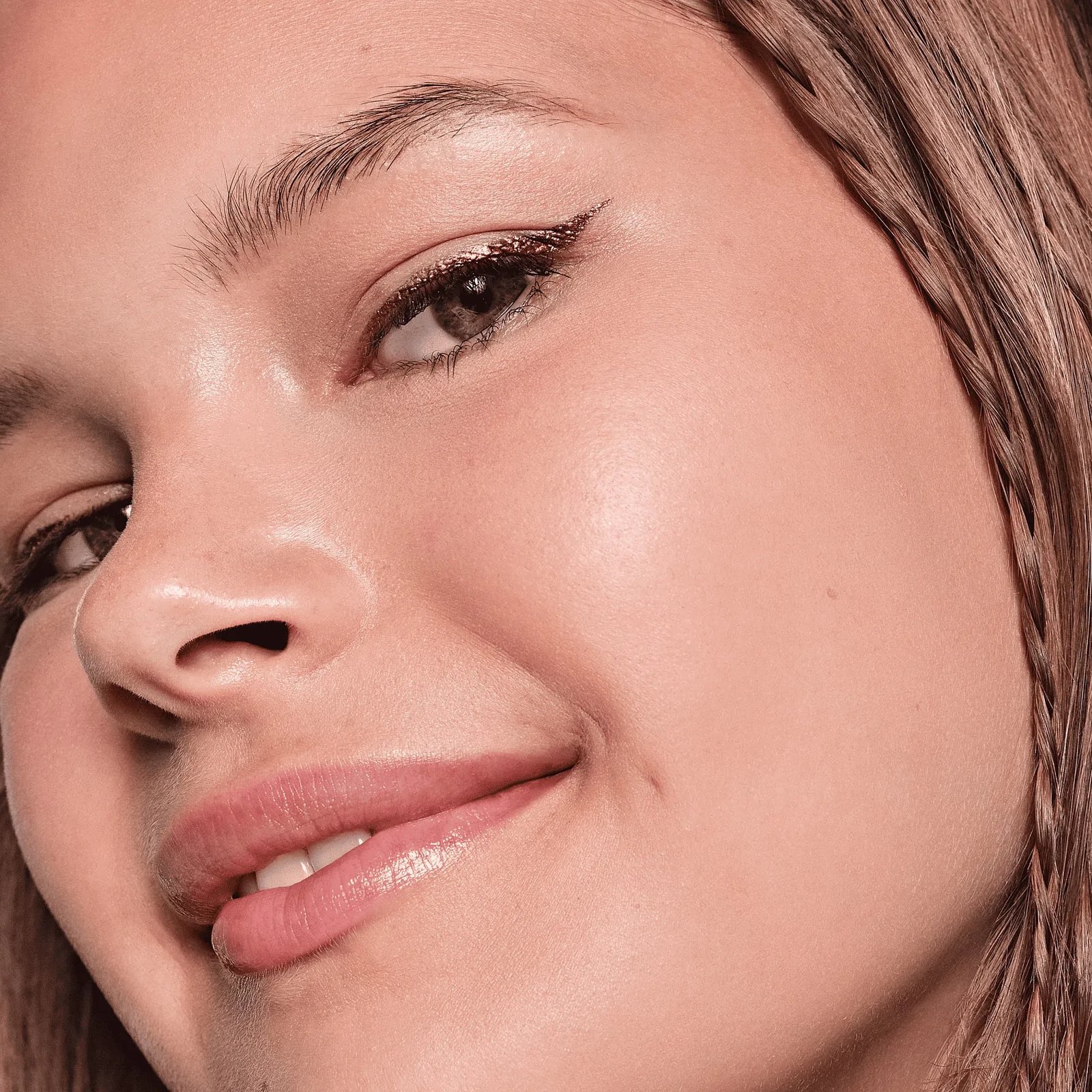 Essence Colour It! Metallic Liquid Liner - 01 Burnished Bronze