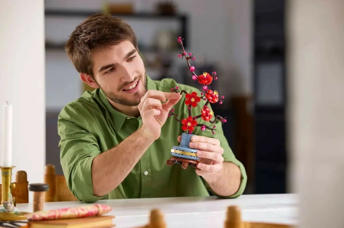 Set ndërtimi LEGO Icons 10369 Plum Blossom, 327 pjesë, dekor për shtëpi/zyrë