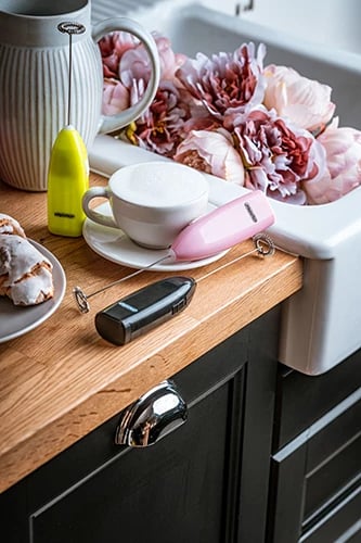 Shkumues qumështi, Adler, MS 4493, me tel çelik inox, me bateri 2xAA, i zi