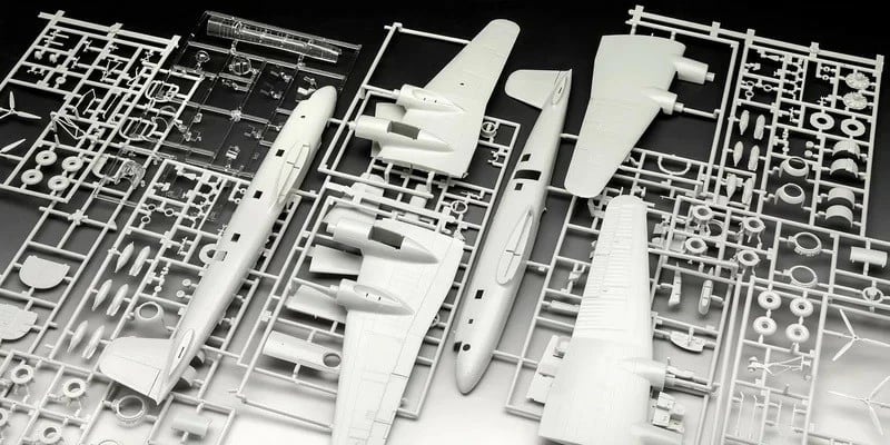 Model plastik aeroplan Revell Focke-Wulf Fw 200 C-5/C-8 REV-03777, shkallë 1:72, 240 pjesë, gjatësi 32.8 cm